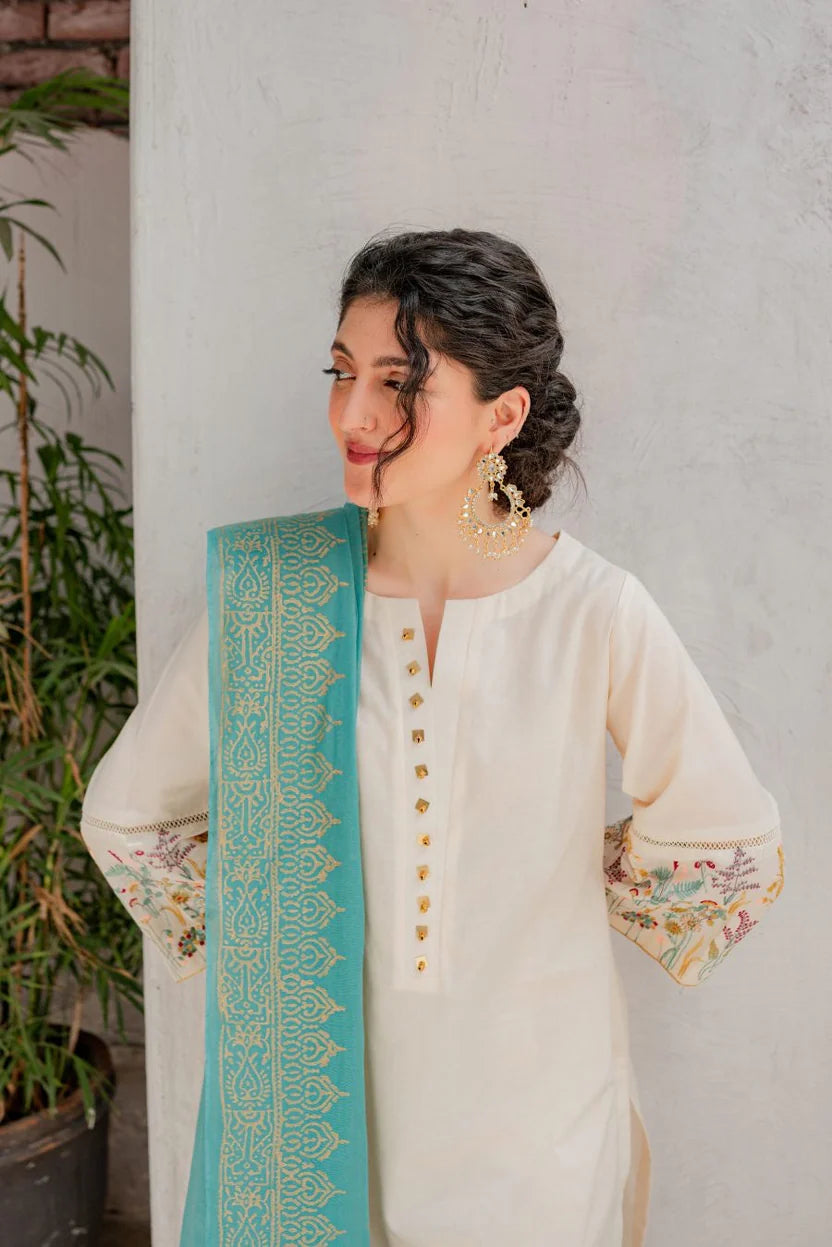 Luminous Embroidered Lawn 3-Piece Suit with Digital Printed Jacquard Dupatta – 5018