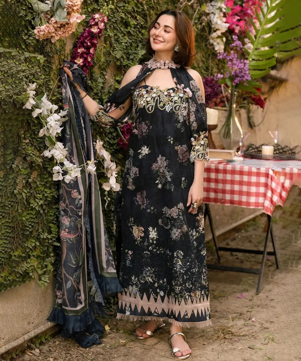 Digital Printed Khaddar 3 Piece Suit with Organza Embroidered Patch | 930
