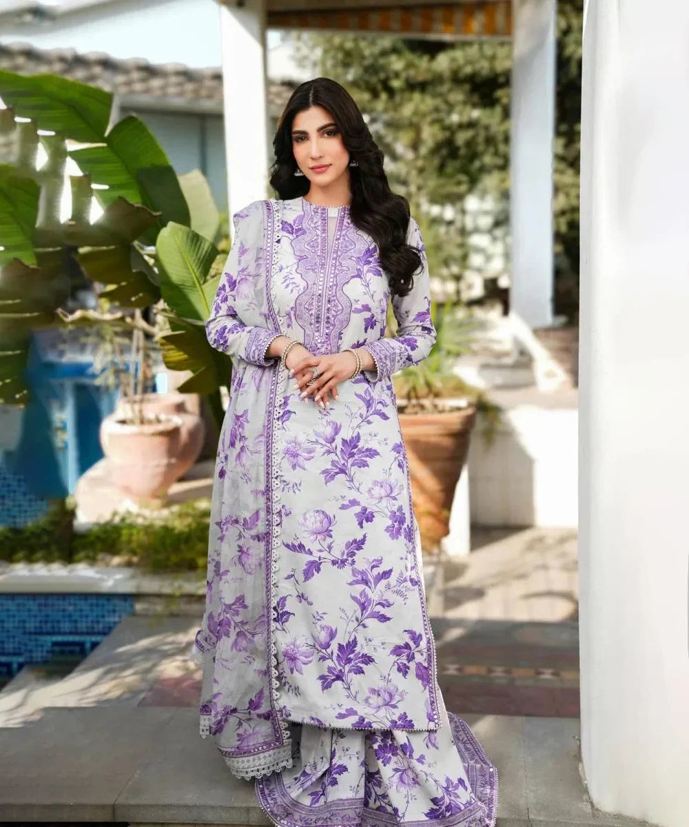 Karandi 3PC Embroidered Suit with Karandi Printed Dupatta — 1712