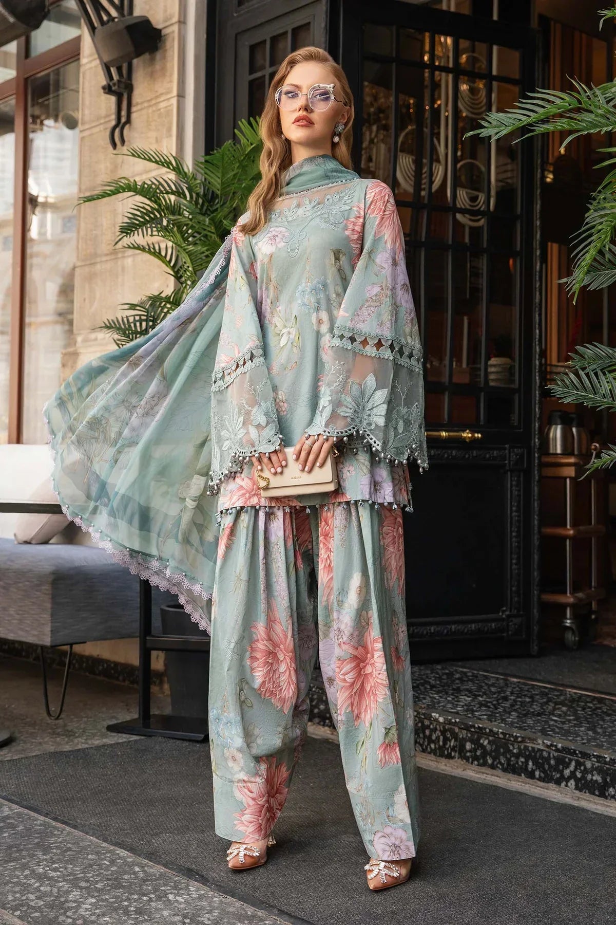 Digital Printed Lawn Zarri 3-Piece Suit 1520 with Voile Dupatta – Premium Replica Design
