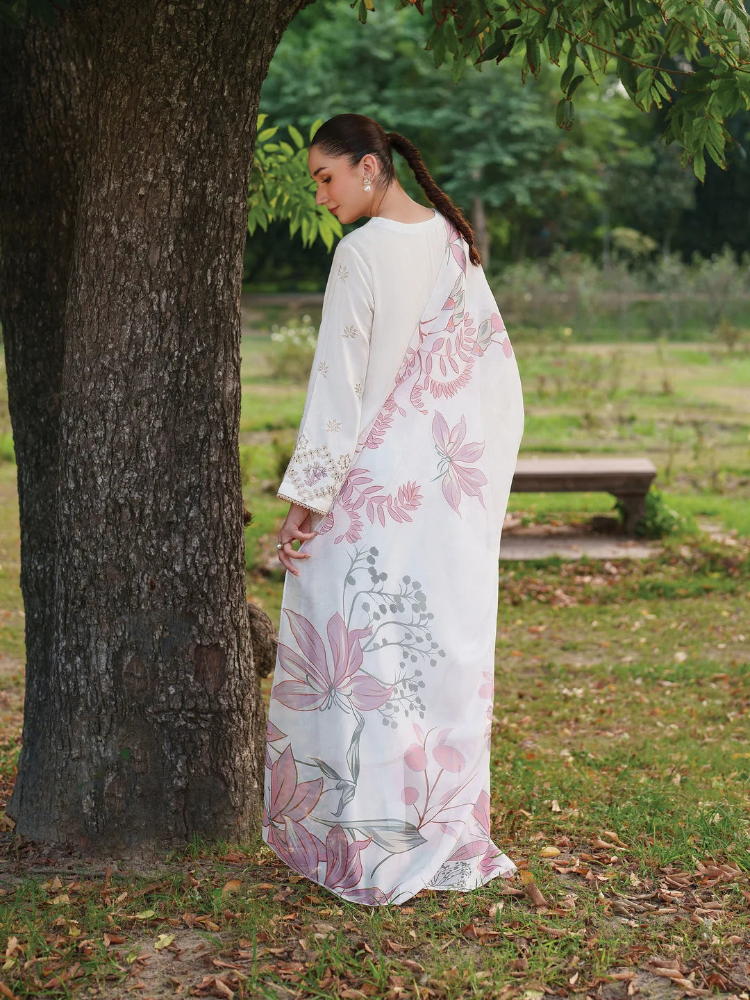 Graceful Embroidered Lawn 3-Piece Suit with Digital Printed Jacquard Dupatta – 5158
